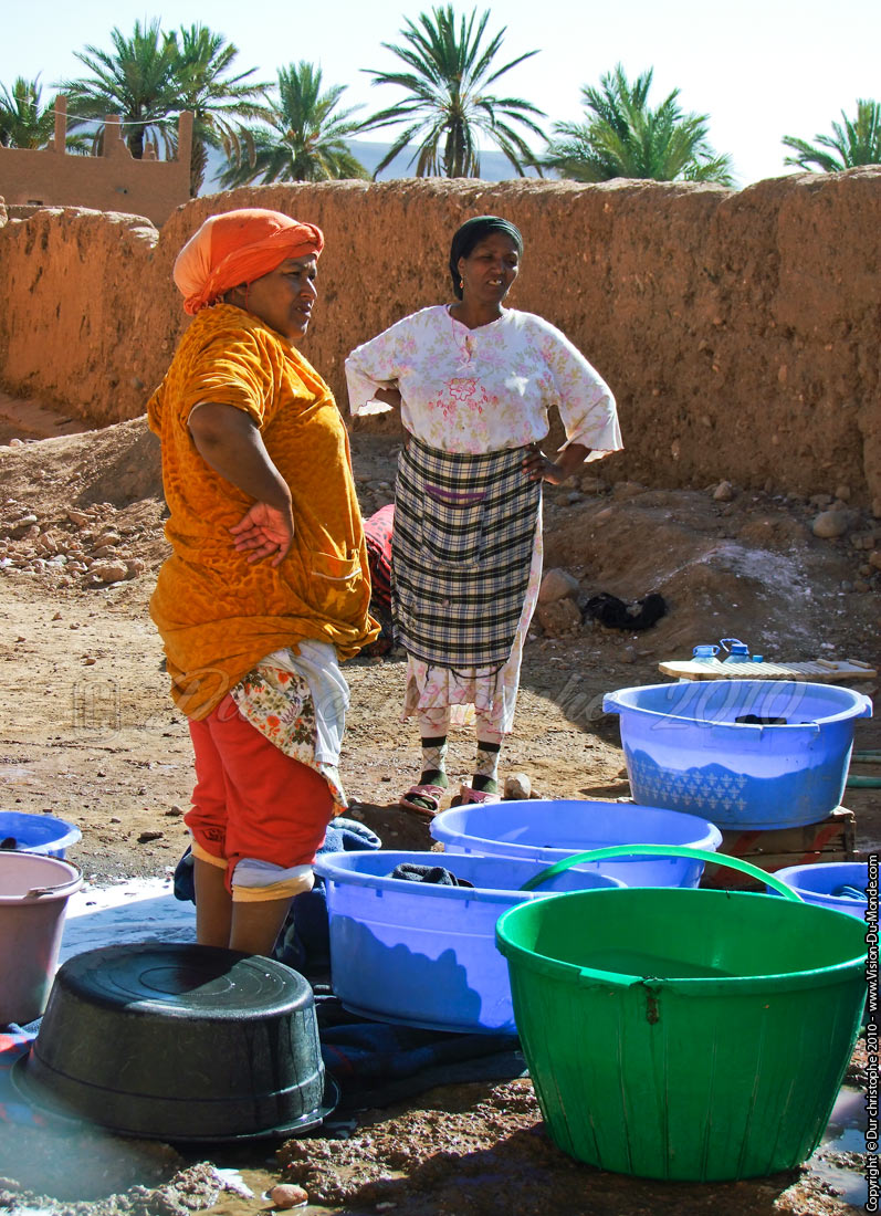 La place du village pour le linge et la vaisselle - 2010