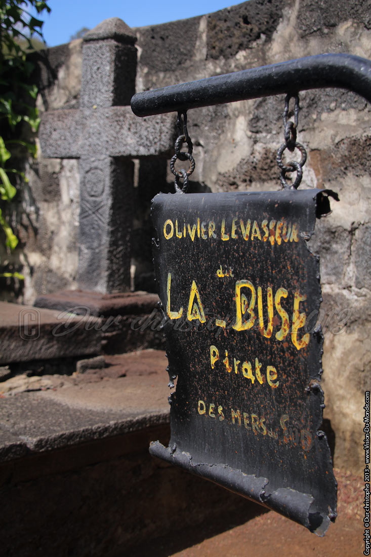 La tombe du pirate - Cimetière marin de Saint Paul - 2013