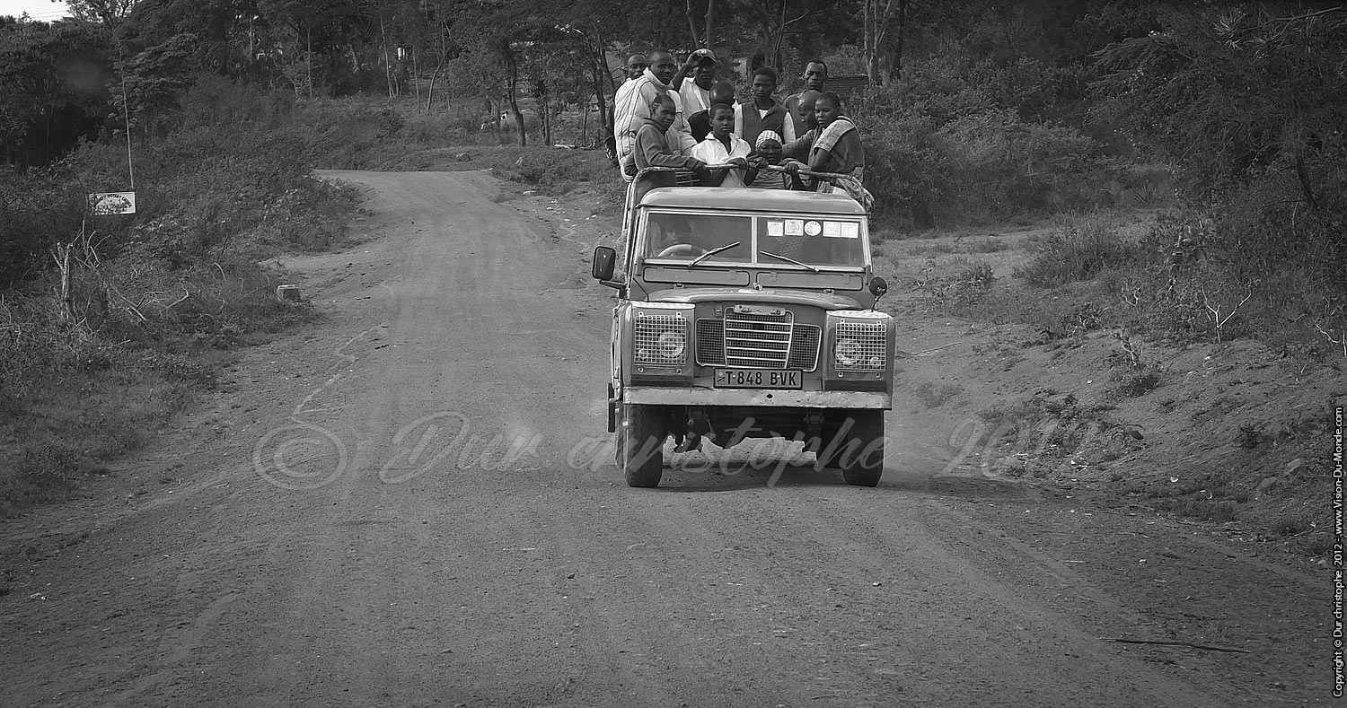 Taxi local - Sur la route près du Serengeti