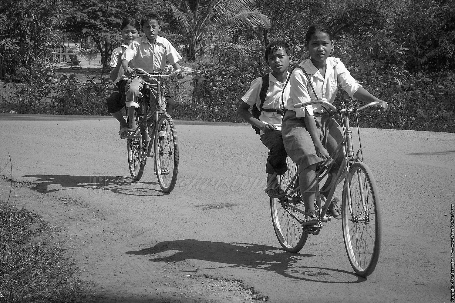 Les cyclistes - Environs de Siem Reap - 2007