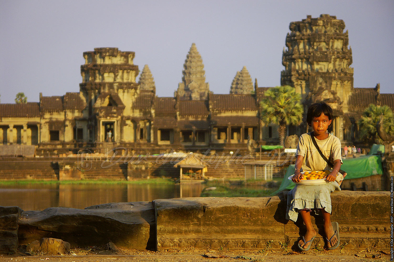 La vendeuse de beignets  - Siem Reap - 2007