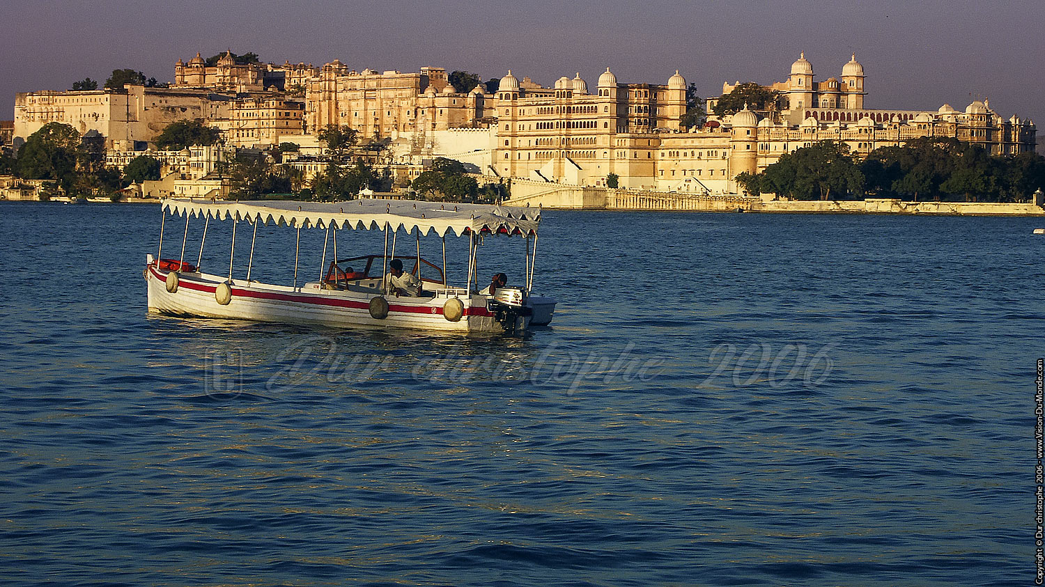 Les palaces vue du lac Pichola - Udaipur - 2006