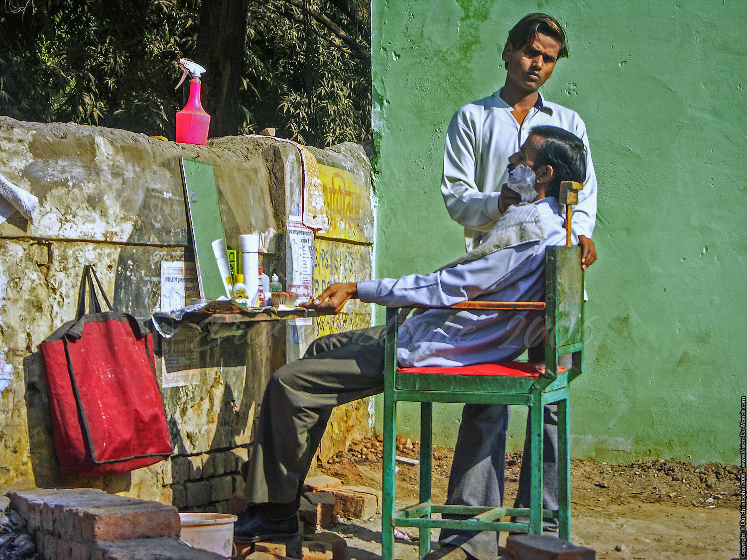 Le barbier de rue  - Gwalior - 2006