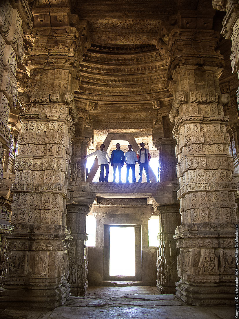 Le boys band - Sas Bahu Temple   - Gwalior - 2006