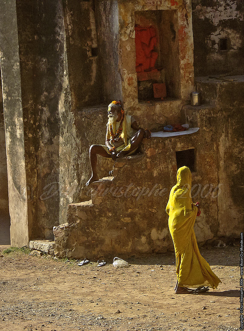 Braman et la femme au Sari jaune  - Orchha - 2006