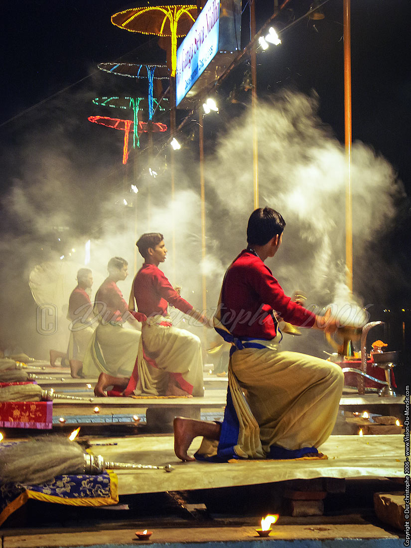 Cérémonie du soir au bord du Gange - Varanasi - 2006