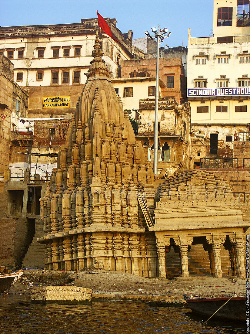 Temple s’affaissant peu à peu - Varanasi - 2006