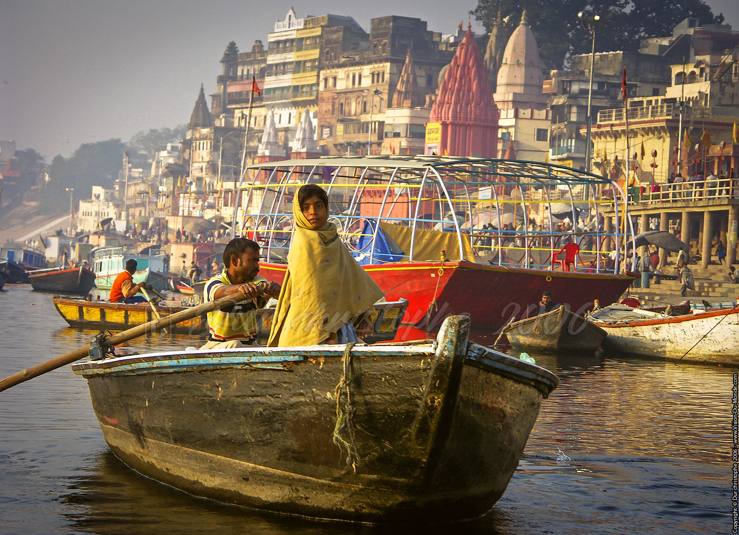 La jeune fille à la barque  - Varanasi - 2006