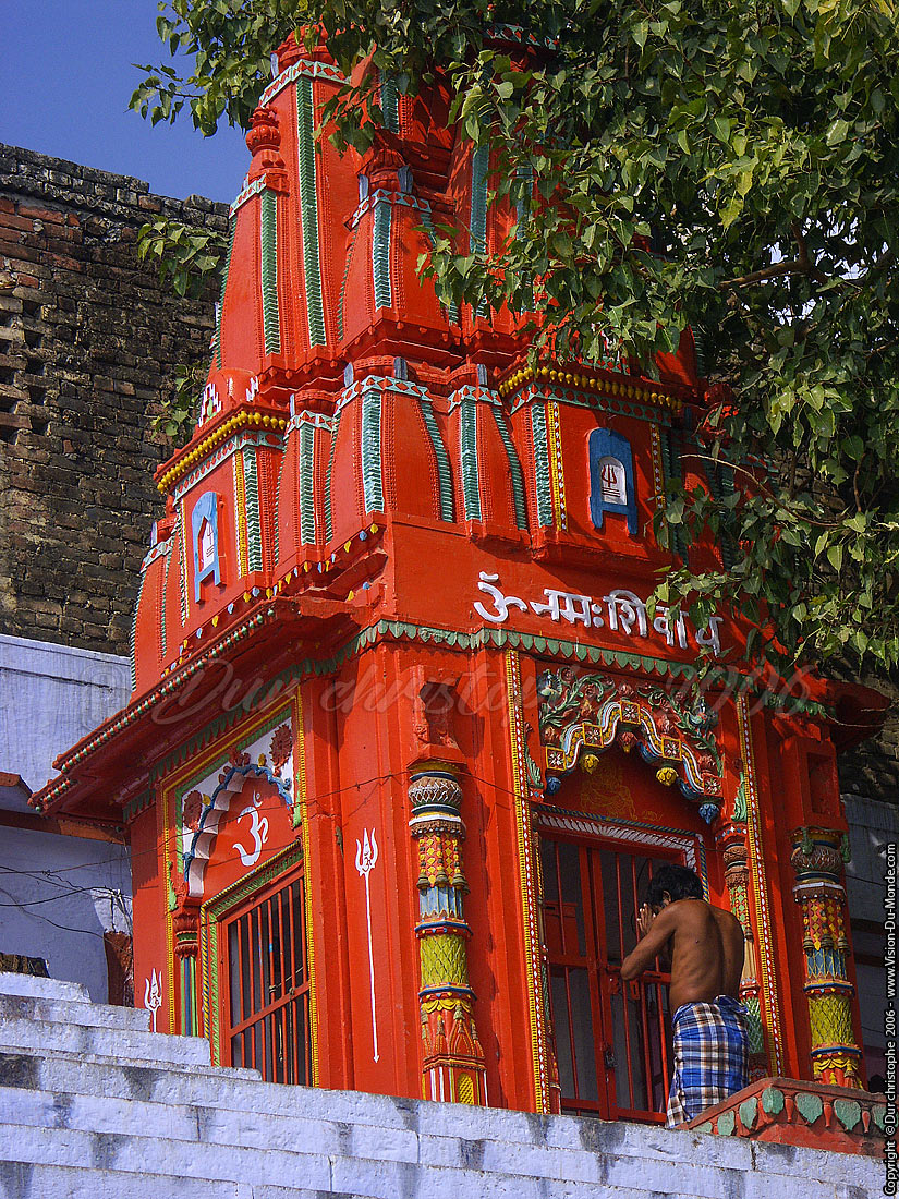 Le petit temple rouge - Varanasi - 2006