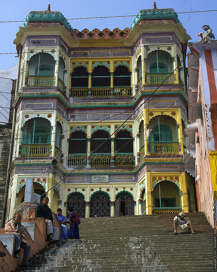 Maison colorée des bords de quai du Gange - Varanasi - 2006