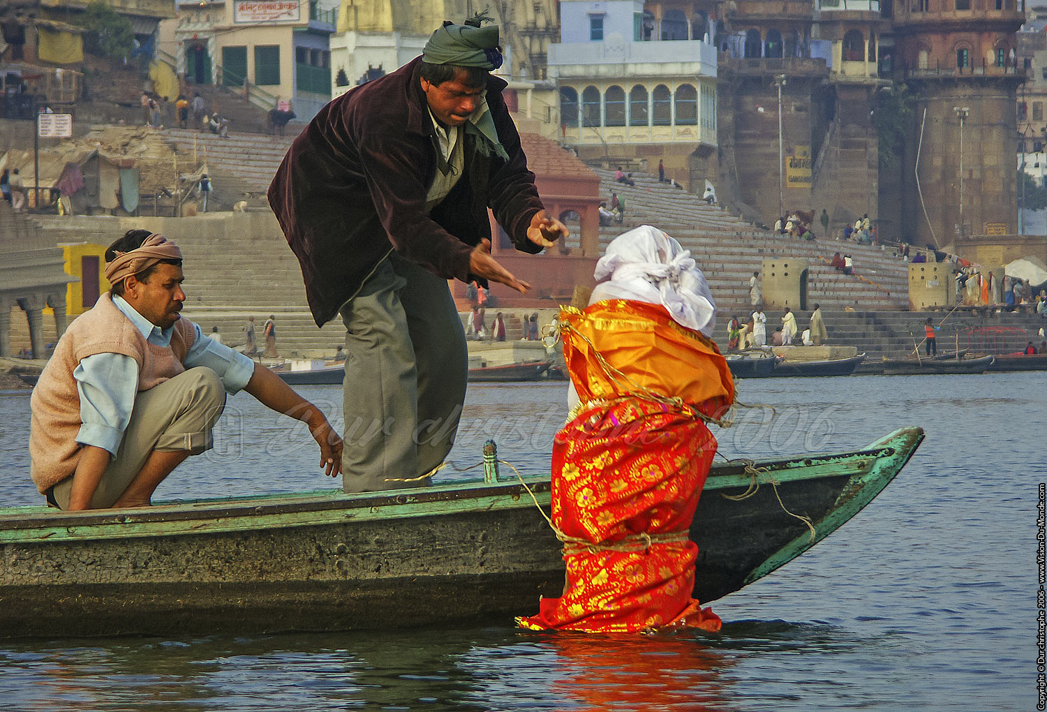 Se débarasser d'un corps dans le Gange  - Varanasi - 2006