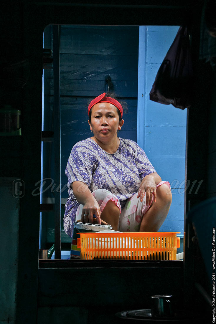 La cuisinière - Jungle de Bornéo - Tanjung puting - KALIMANTAN 2011