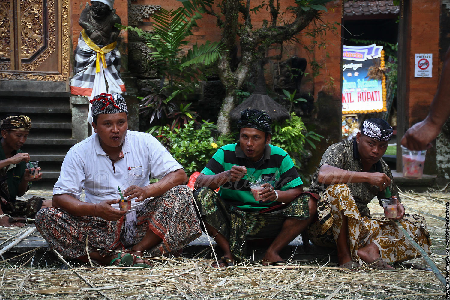La pause déjeuner des ouvriers - Ubud - BALI 2011