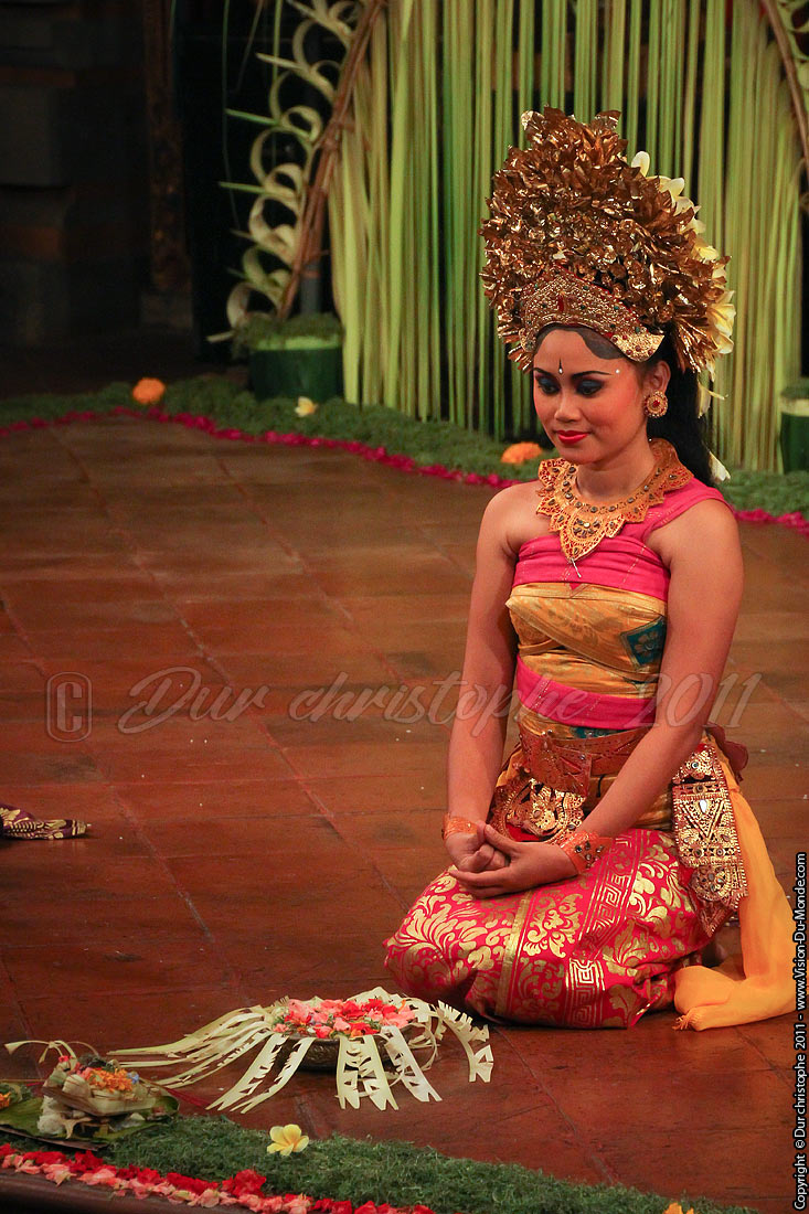 Danseuse traditionnelle - Ubud - BALI 2011