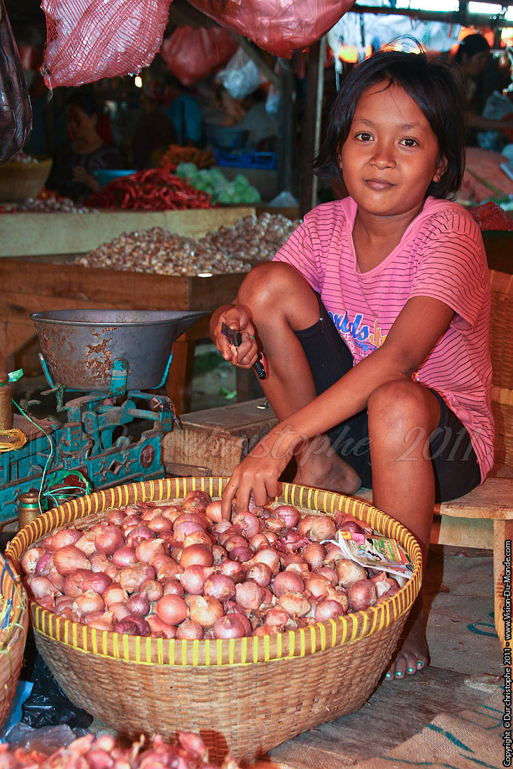 l'éplucheuse d'échalotte - LOMBOK 2011