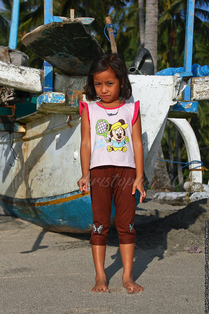 La petite fille de la plage - LOMBOK 2011