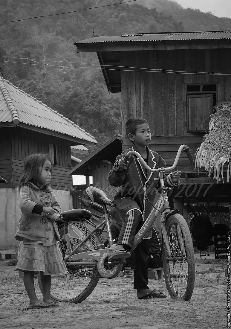 Village Ban Nalan Neua (tribue Kmu ) - Laos 2017