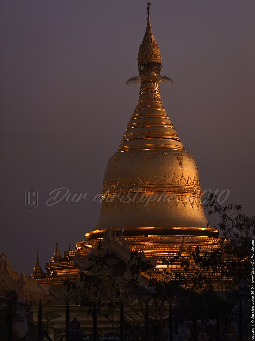 Une lumière dans la nuit - Yangon 2010