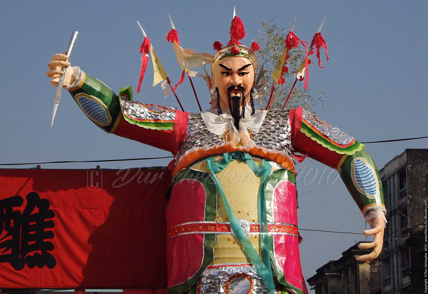 Statue de papier - Temple chinois - Yangon 2010