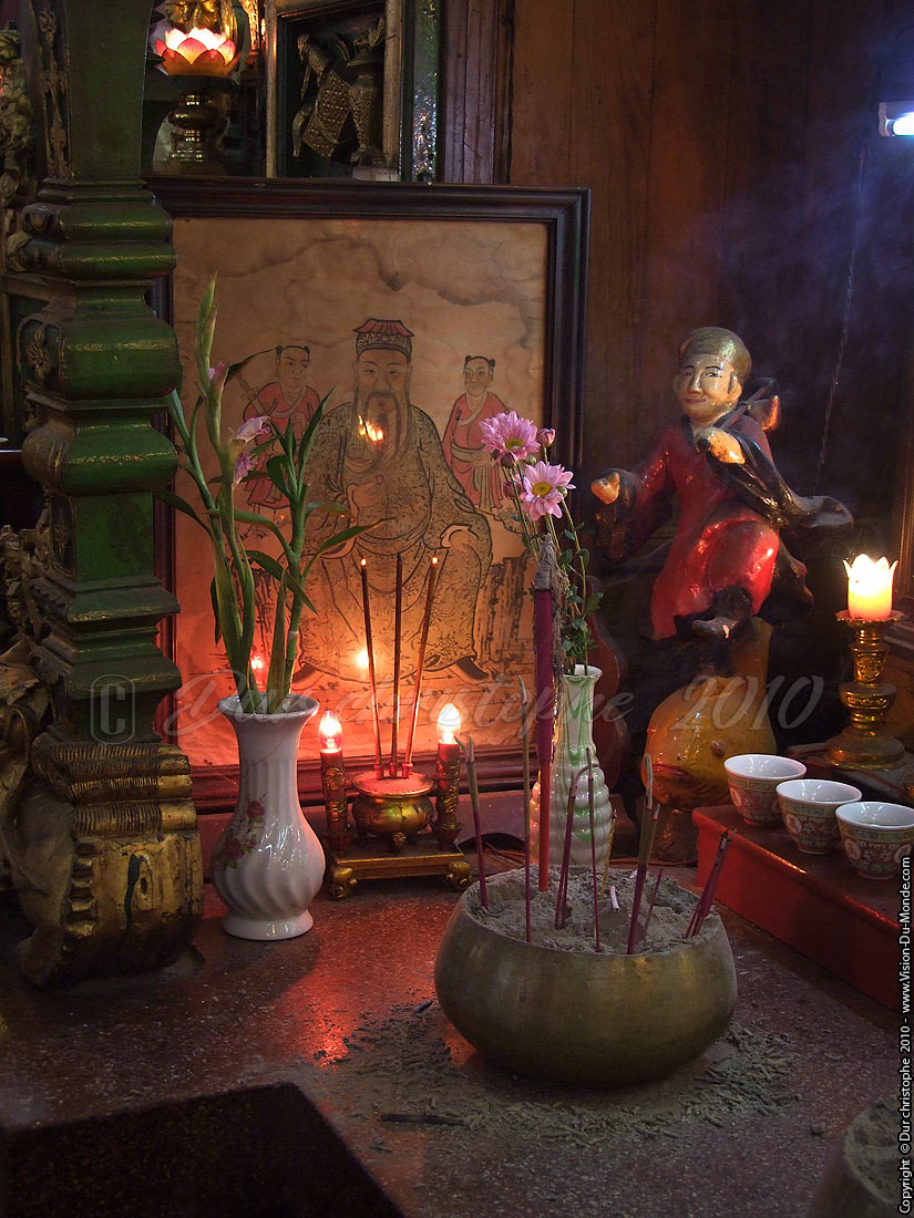 Encens et bougies - Temple chinois - Yangon 2010