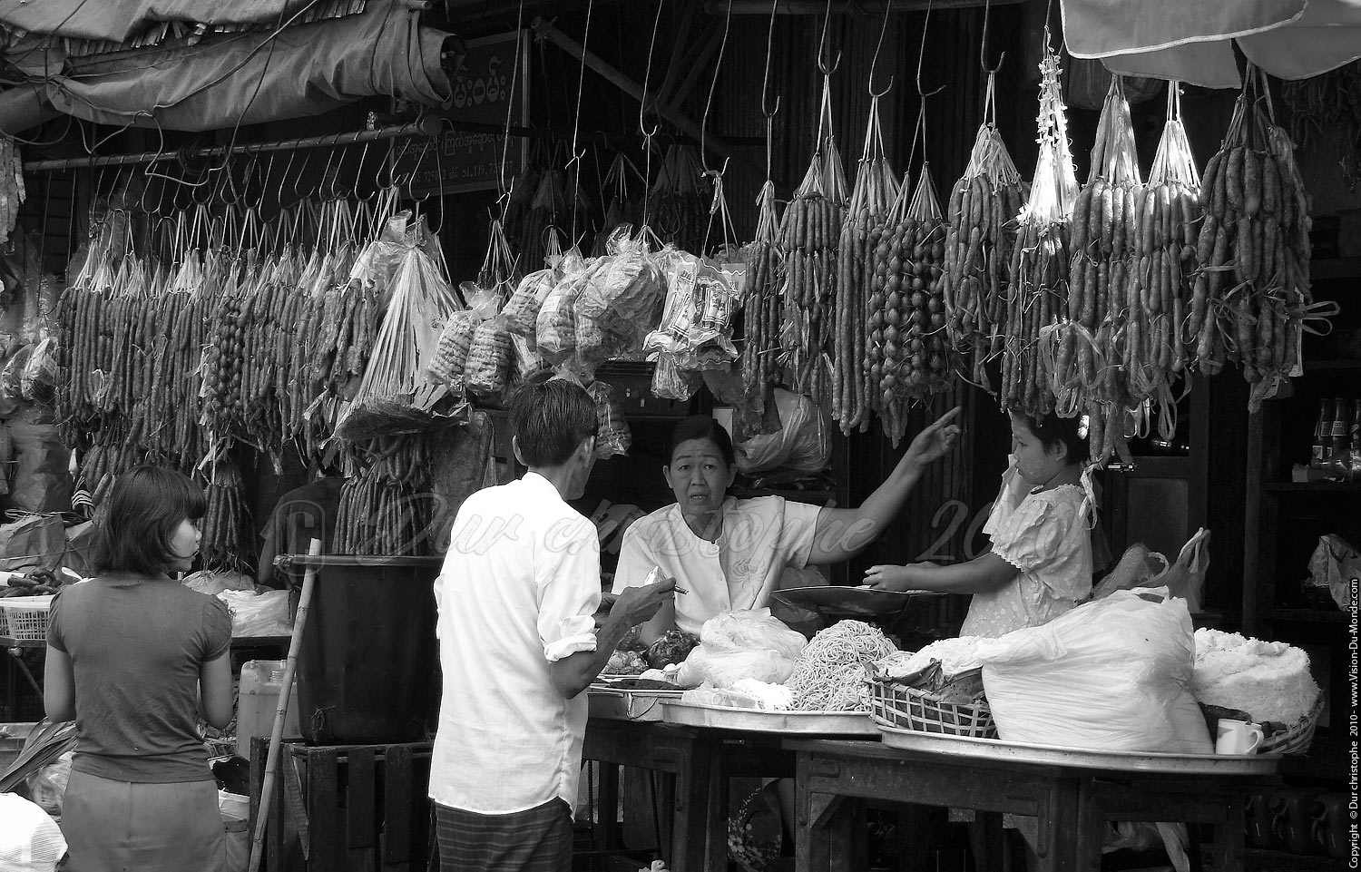 Les saucissons chinois - Chinatown - Yangon 2010
