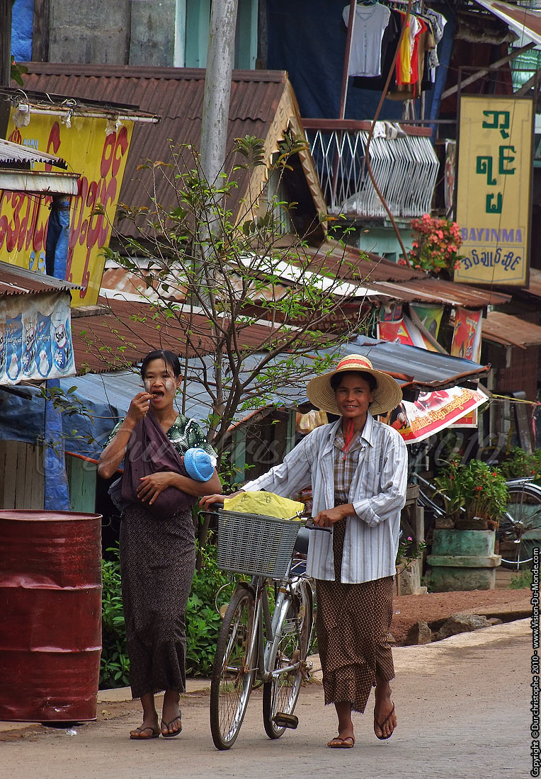 Femmes Birmanes - Sur la route 2010