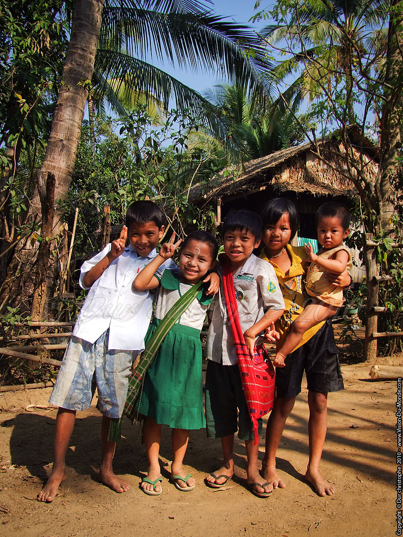 Les enfants du village - Kinpun 2010