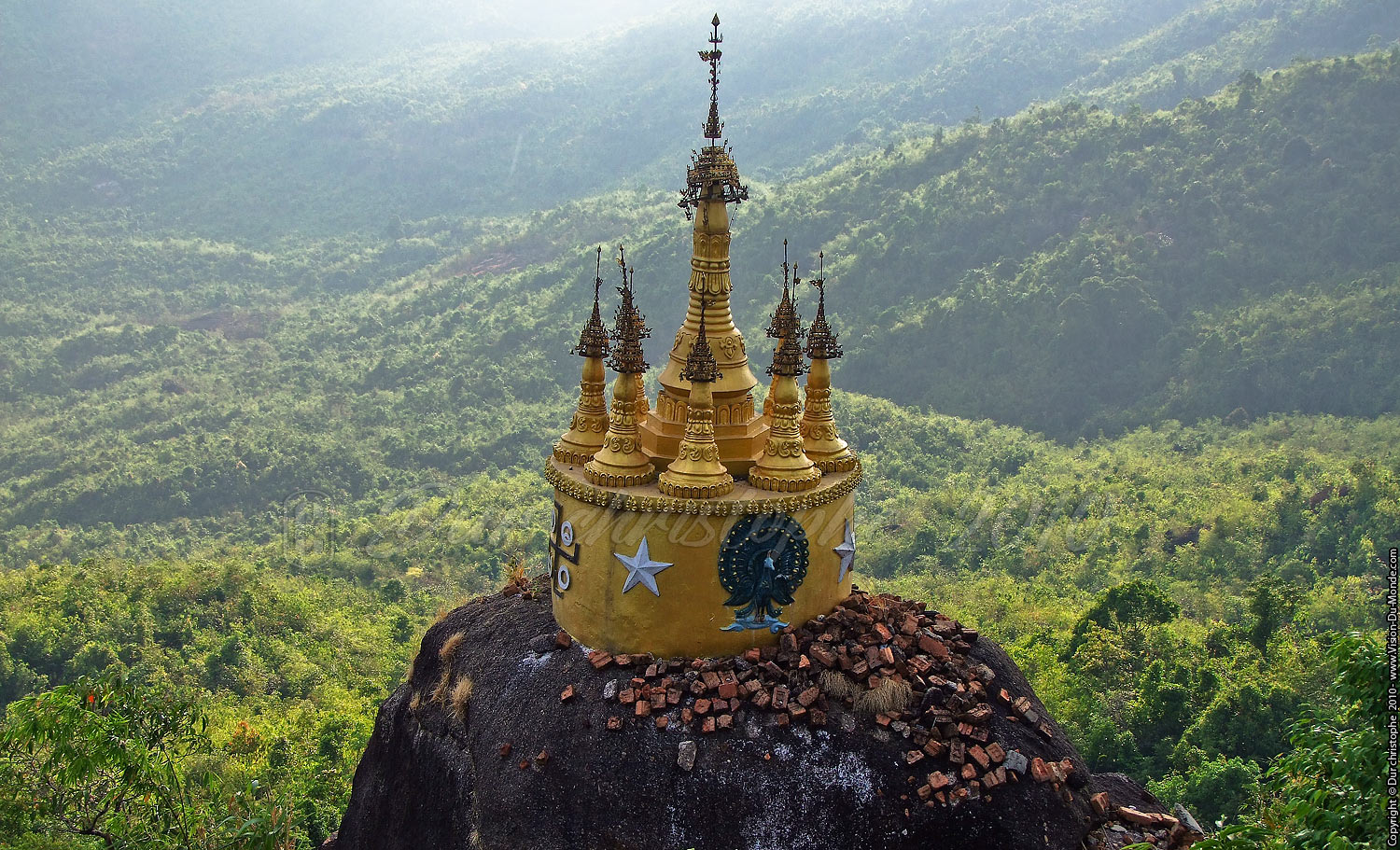 La couronne du rocher - Pagode de Nwaa La Bo - 2010