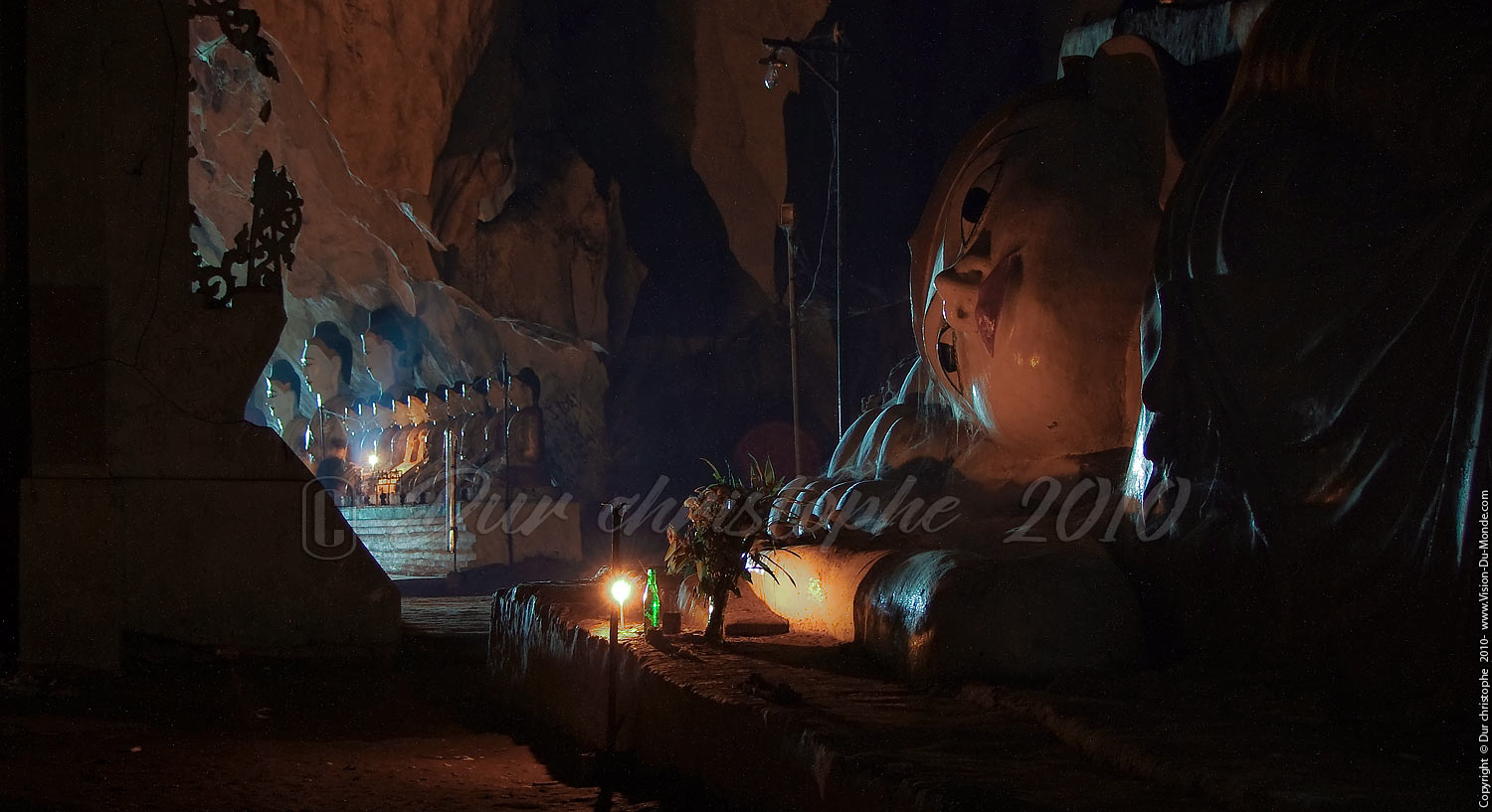 Bouddha couché de la grotte - Environs de Mawlamyine 2010