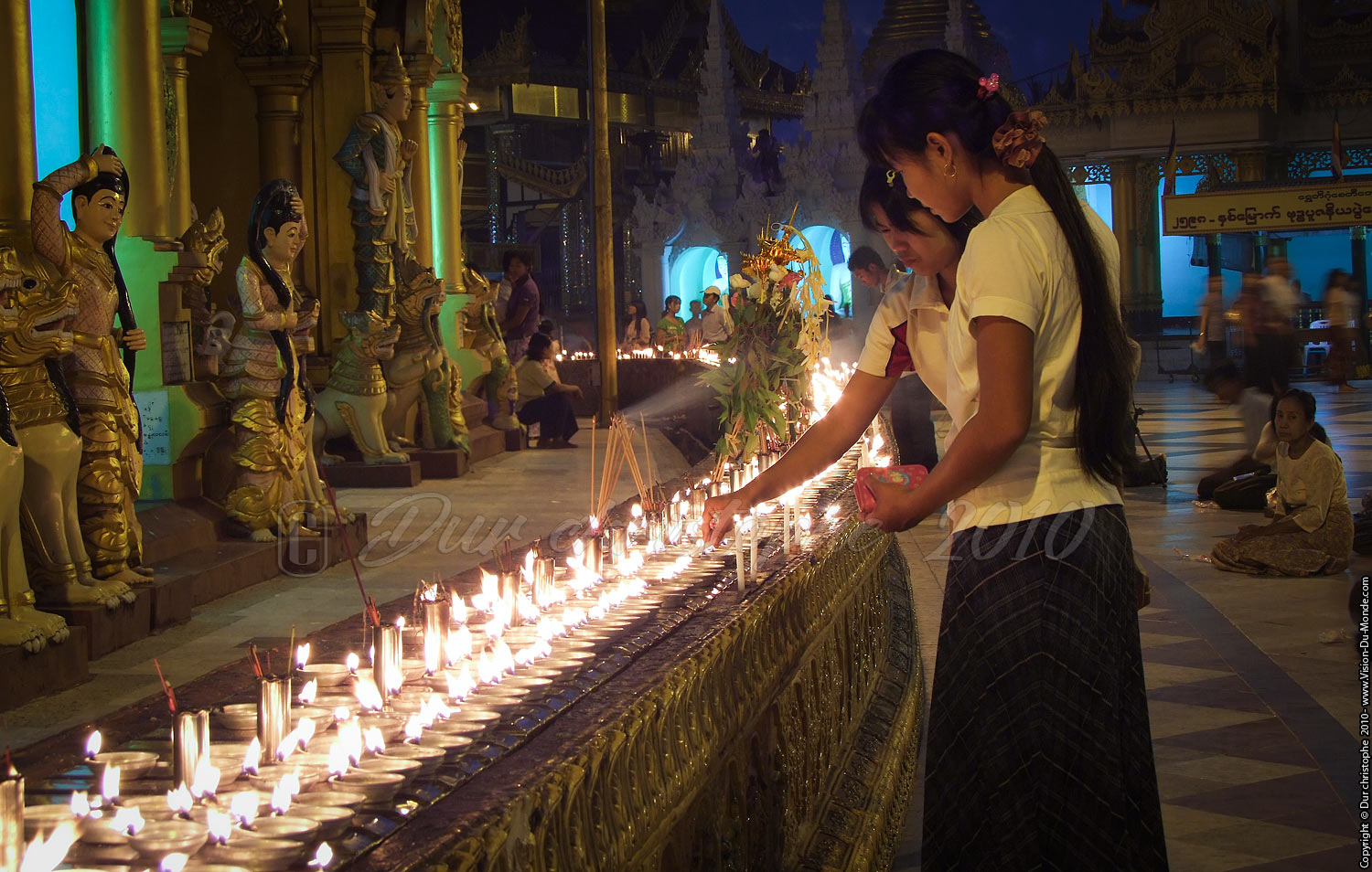 Cérémonie du soir - Paya Shwedagon - Yangon 2010