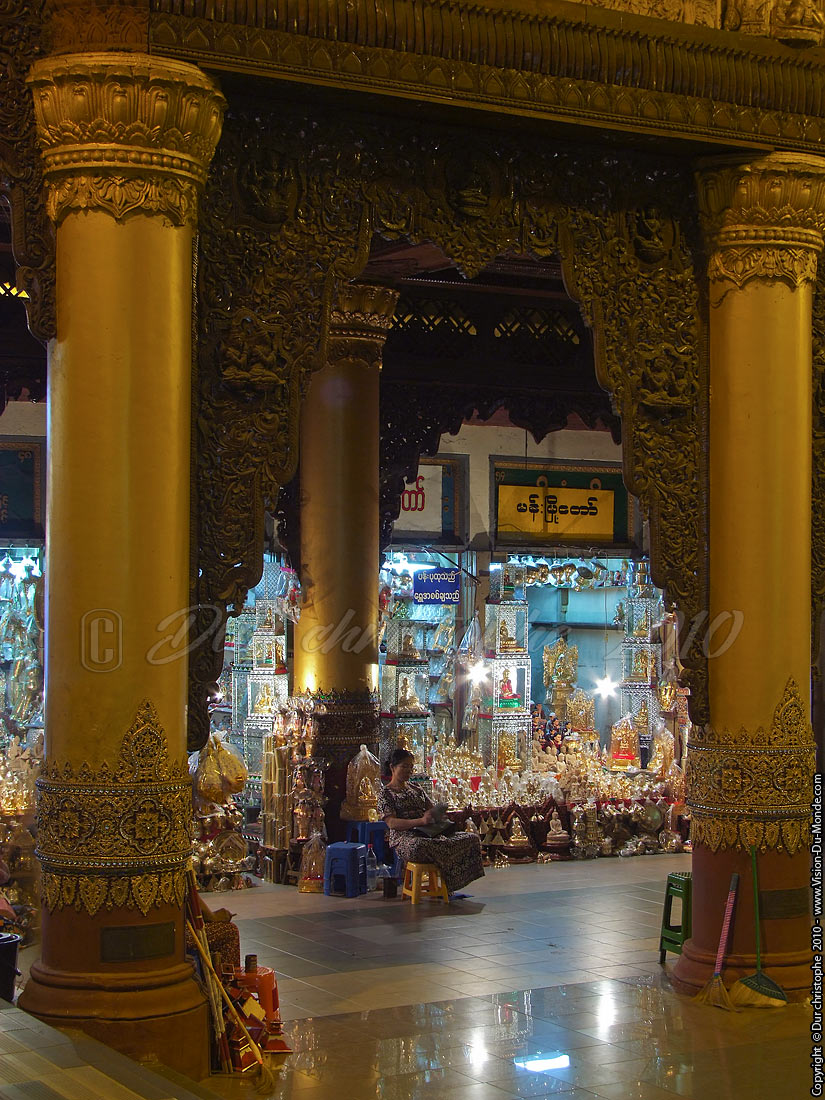 Boutiques - Paya Shwedagon - Yangon 2010
