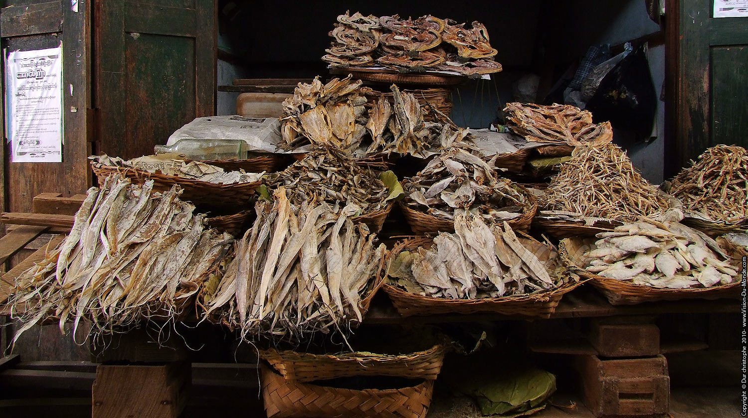 Divers poissons séchés - Marché central - Kalaw 2010