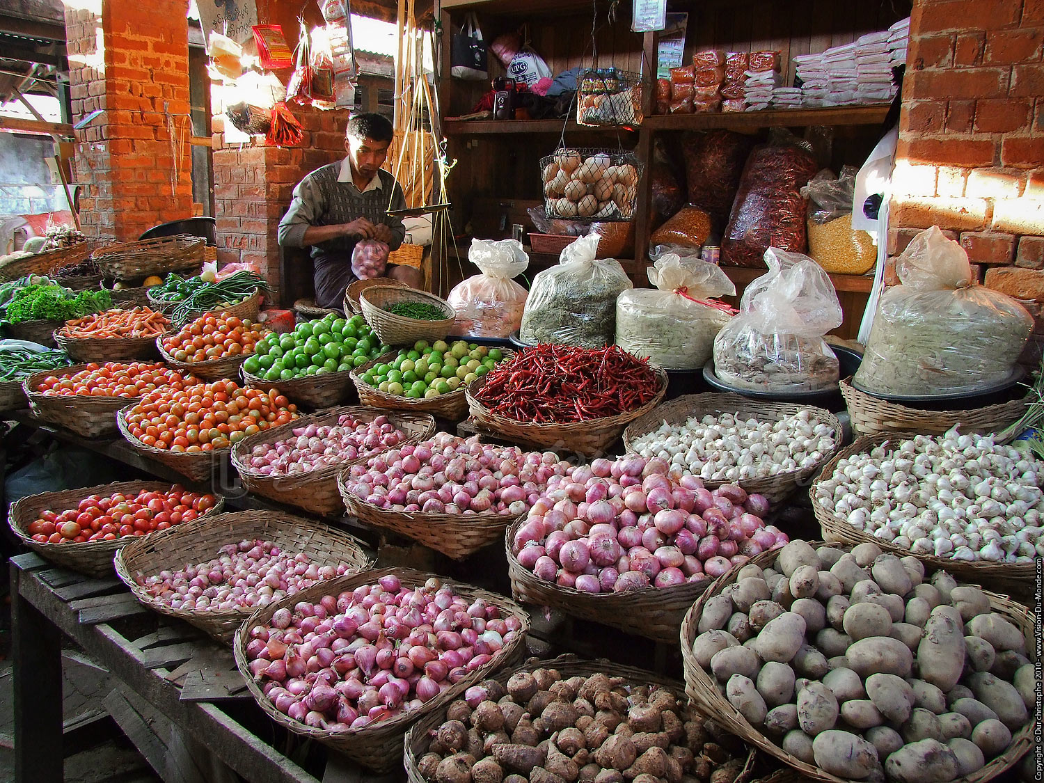 Vendeur de légumes - Marché central - Kalaw 2010