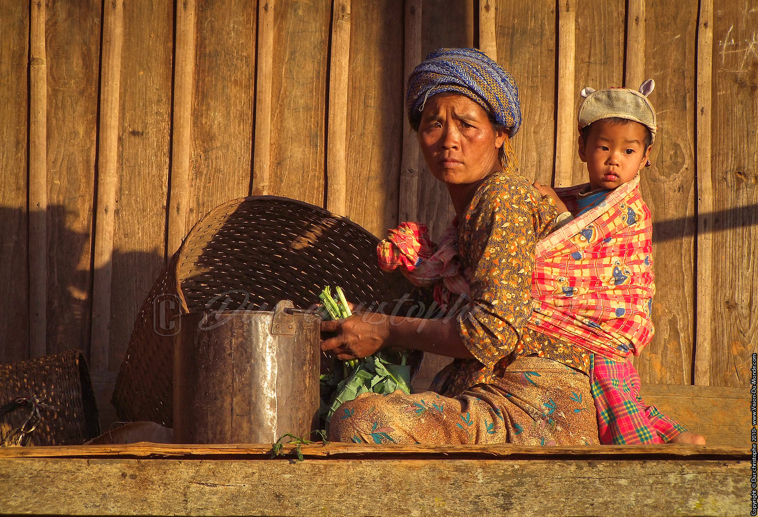 Femme préparant des légumes - Environs de Kalaw 2010