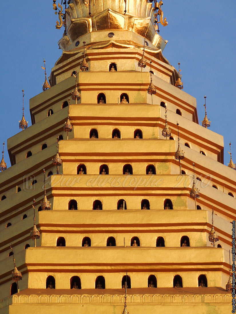 Stupa de la Paya yadana man aung - Nyaungshwe 2010