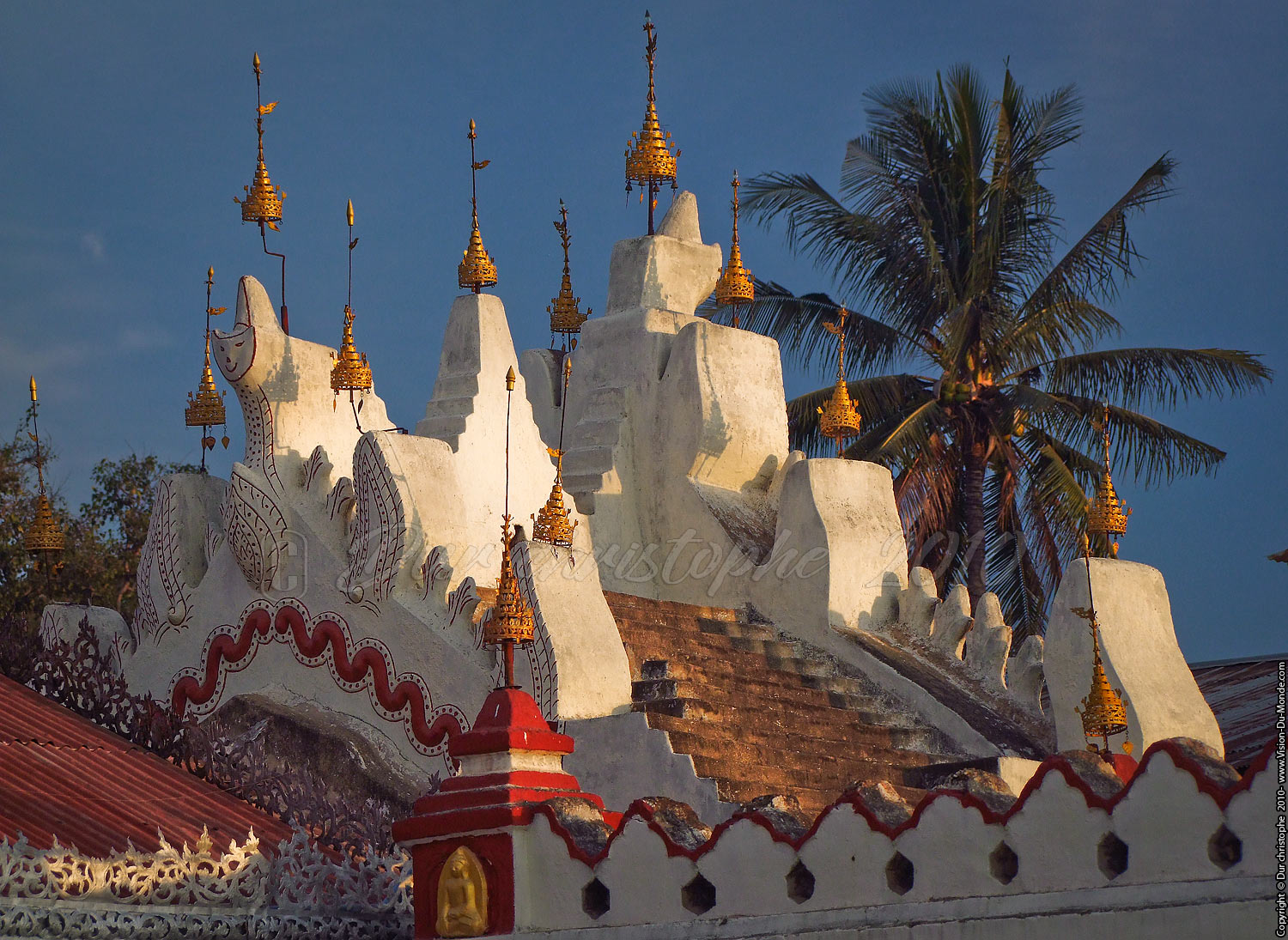 Escalier - Paya yadana man aung - Nyaungshwe 2010