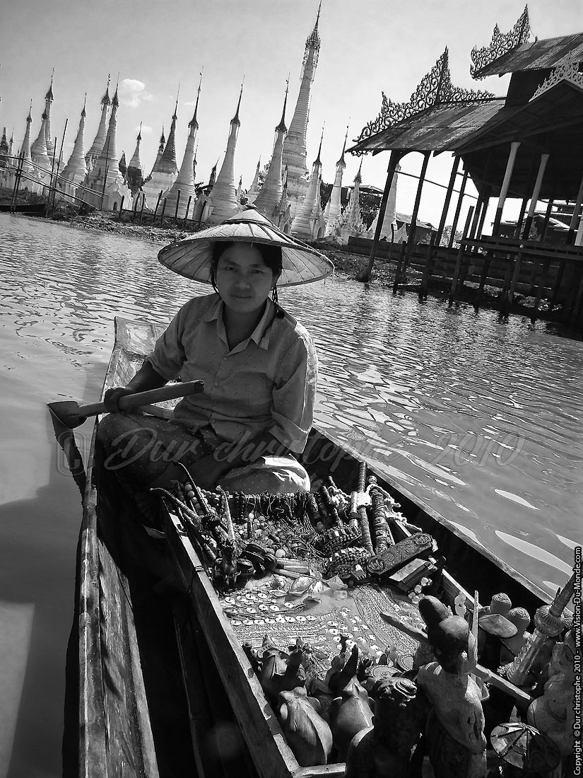 Vendeuse marché flottant - Lac Inlé 2010