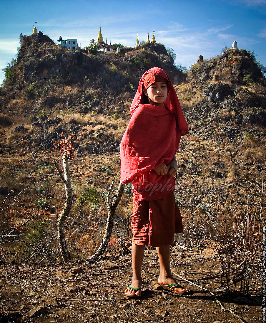 Le jeune garçon en rouge - Intein - Lac Inle 2010