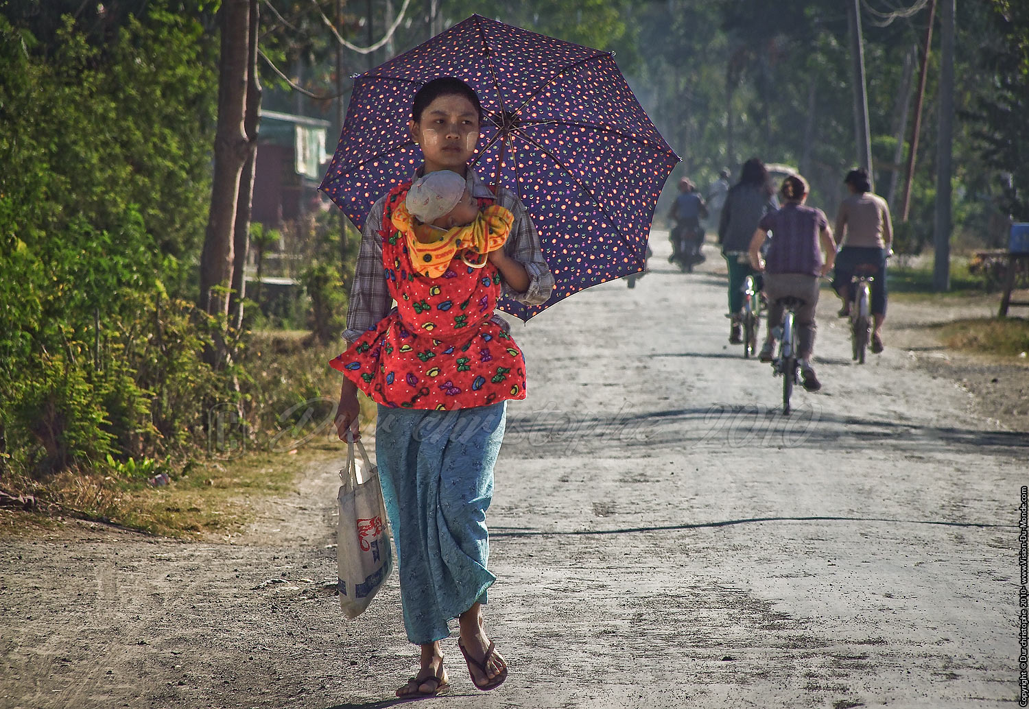 Femme et son bébé - Nyaungshwe - Lac Inle 2010