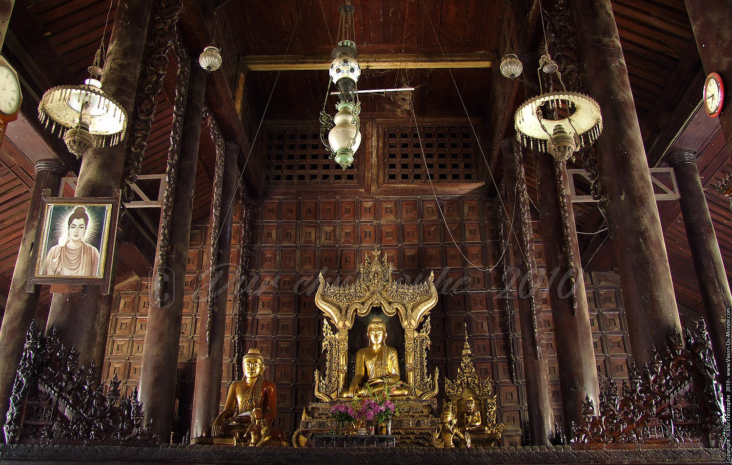 Kyaung Shwe in Bin - Mandalay 2010