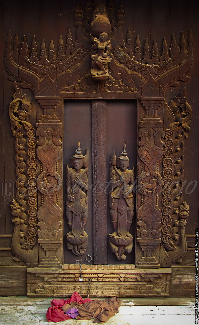 Porte SCulptée - Kyaung Shwe in Bin - Mandalay 2010