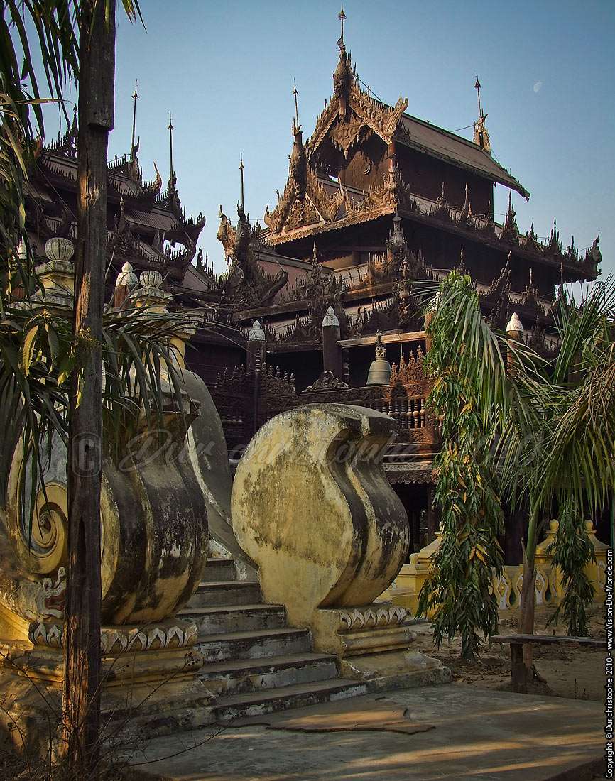 Kyaung Shwe in Bin - Mandalay 2010