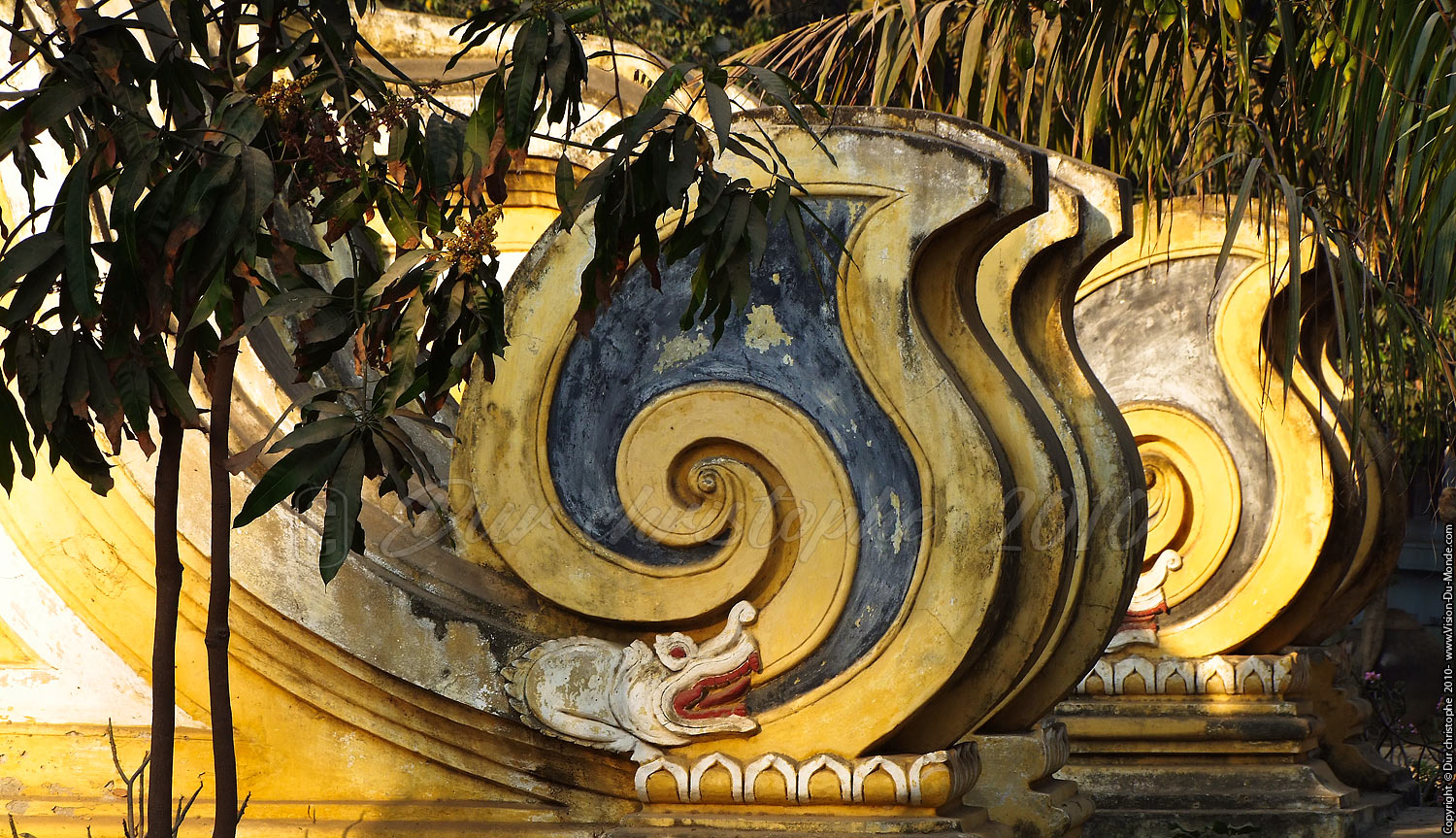 Rampe d'escalier - Kyaung Shwe in Bin - Mandalay 2010