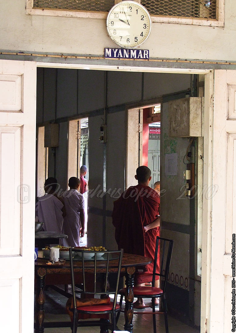 Salle refectoire - Kyaung Maha Ganayon - Mandalay 2010