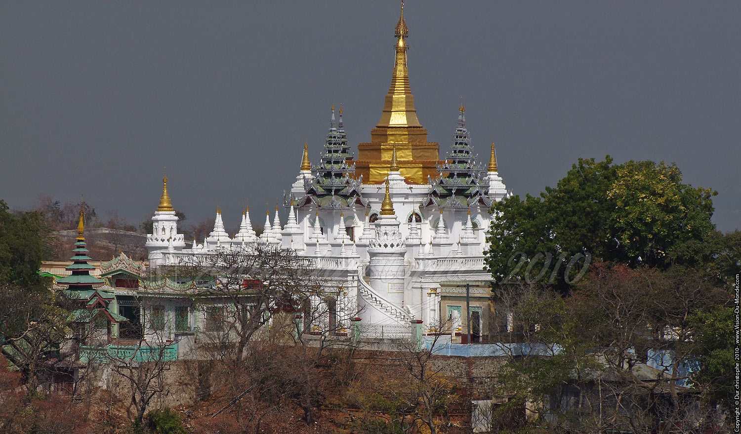 La paya blanche - paya soon u ponya shin - Sagaing 2010