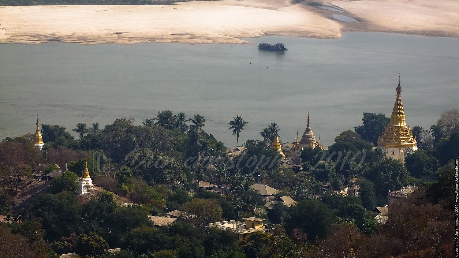 Vue sur l'Ayeyarwady - paya soon u ponya shin - Sagaing 2010