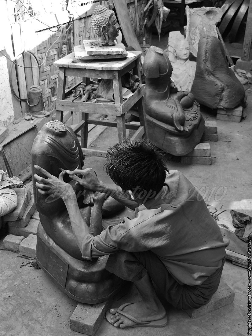 Le sculpteur - Mandalay 2010