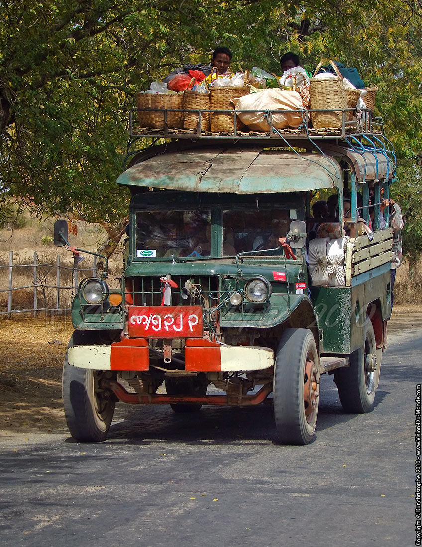 Le bus local - Bagan 2010