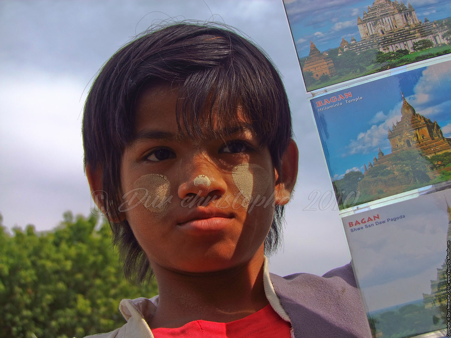 La petite vendeuse de cartes postales - Bagan 2010