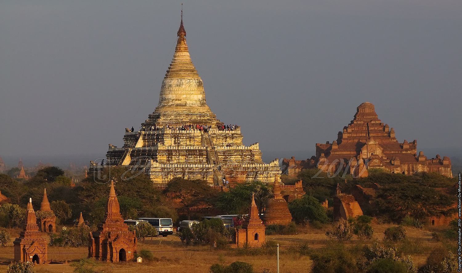 Paya Shesandaw au coucher de soleil - Bagan 2010